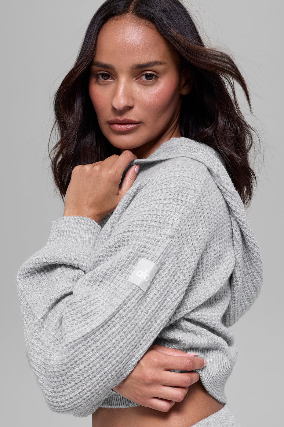 Alo Yoga Cashmere Plush Waffle Full Zip Hoodie - Athletic Heather Grey - imagen 4