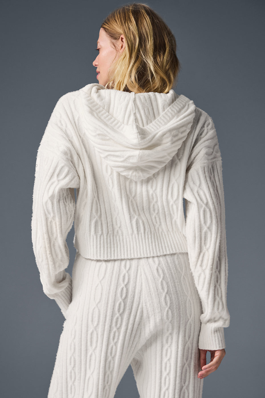 Alo Yoga Cable Knit Winter Bliss Hoodie - Ivory - imagen 3