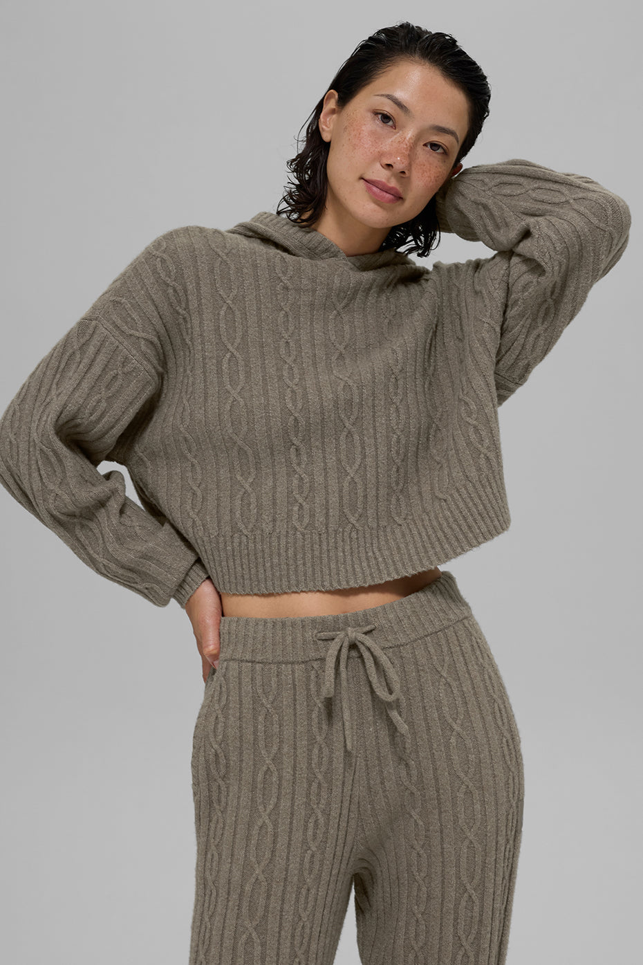 Alo Yoga Cable Knit Winter Bliss Hoodie - Light Cocoa - imagen 2
