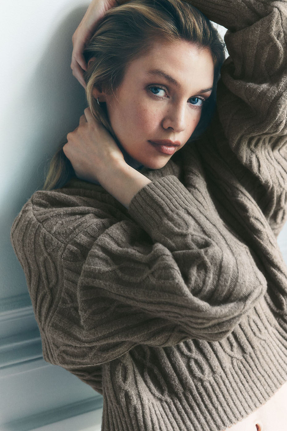 Alo Yoga Cable Knit Winter Bliss Hoodie - Light Cocoa - imagen 1