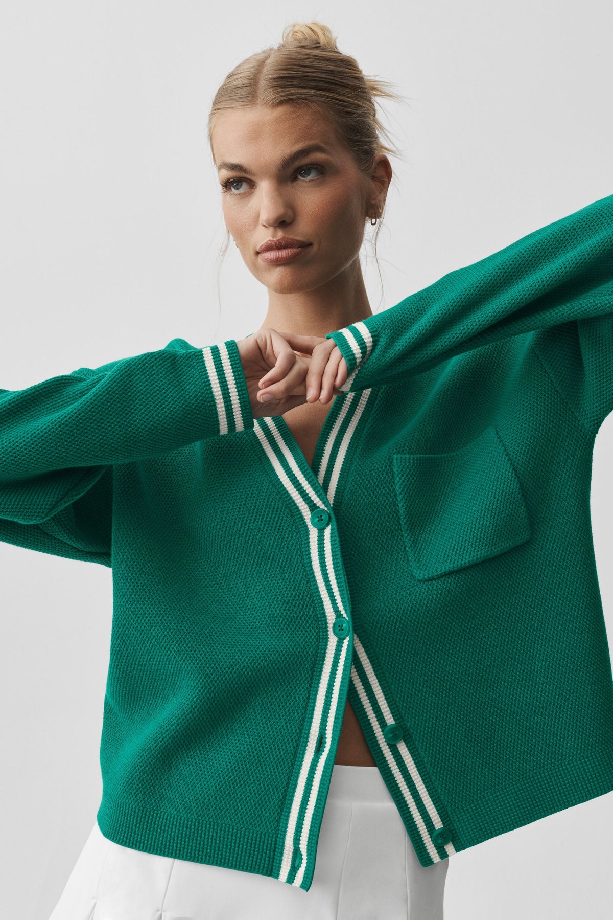 Alo Yoga Tennis Club Sweater Knit Cardigan - Emerald Isle/Ivory - imagen 3