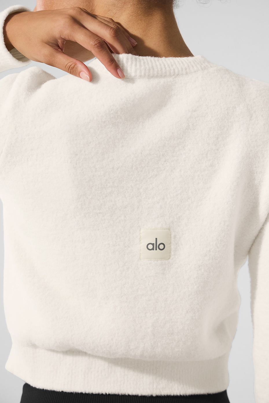 Alo Yoga Snuggle Up Sweater Cropped Cardigan - Ivory - imagen 5
