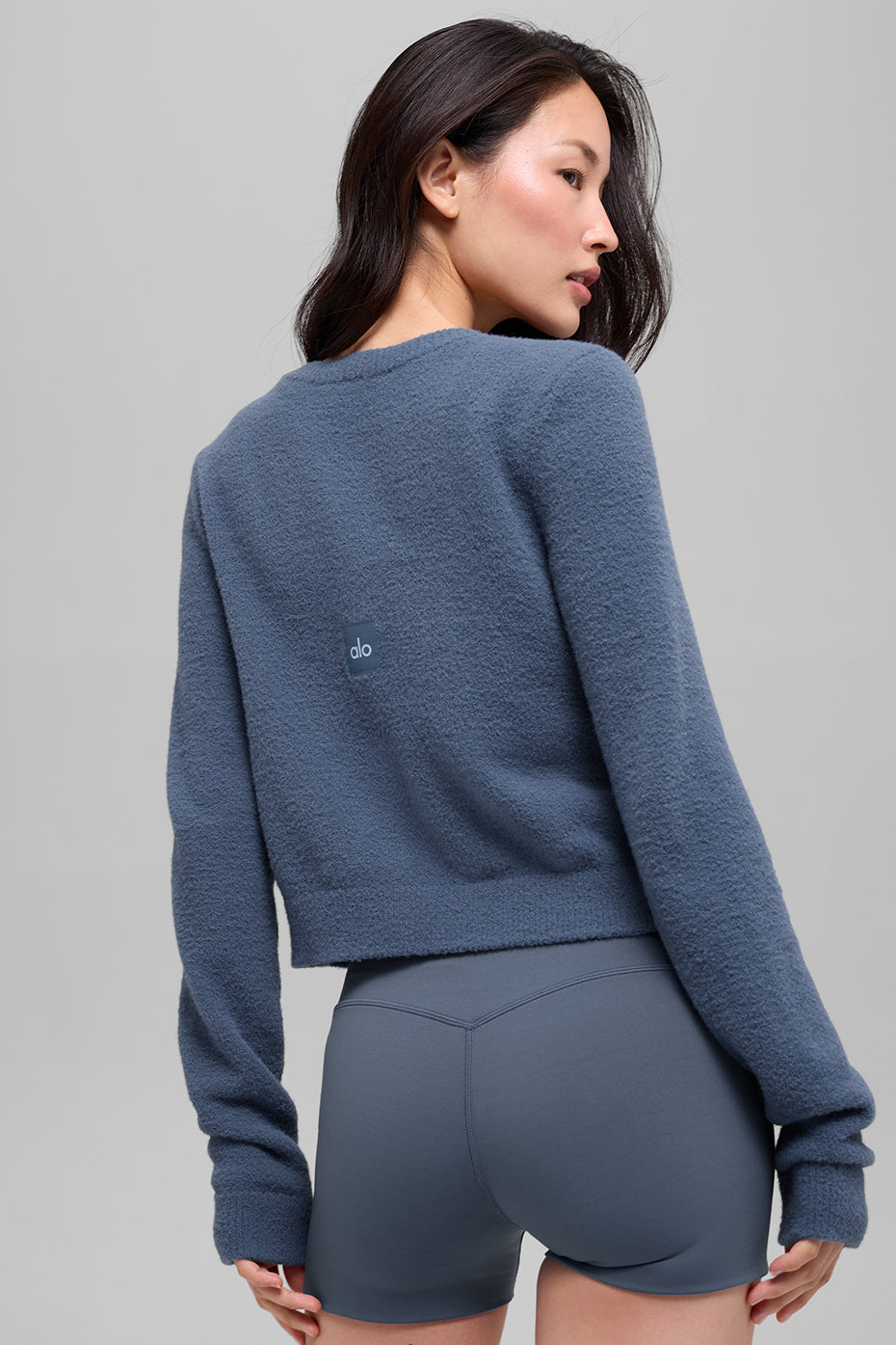 Alo Yoga Snuggle Up Sweater Cropped Cardigan - Bluestone - imagen 2