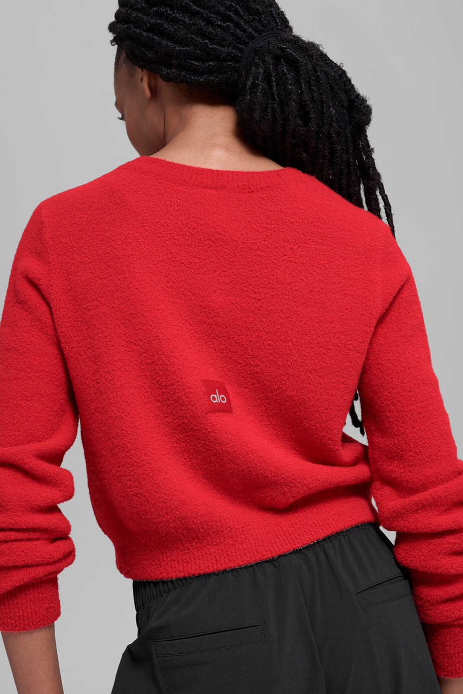 Alo Yoga Snuggle Up Sweater Cropped Cardigan - Bright Red - imagen 2