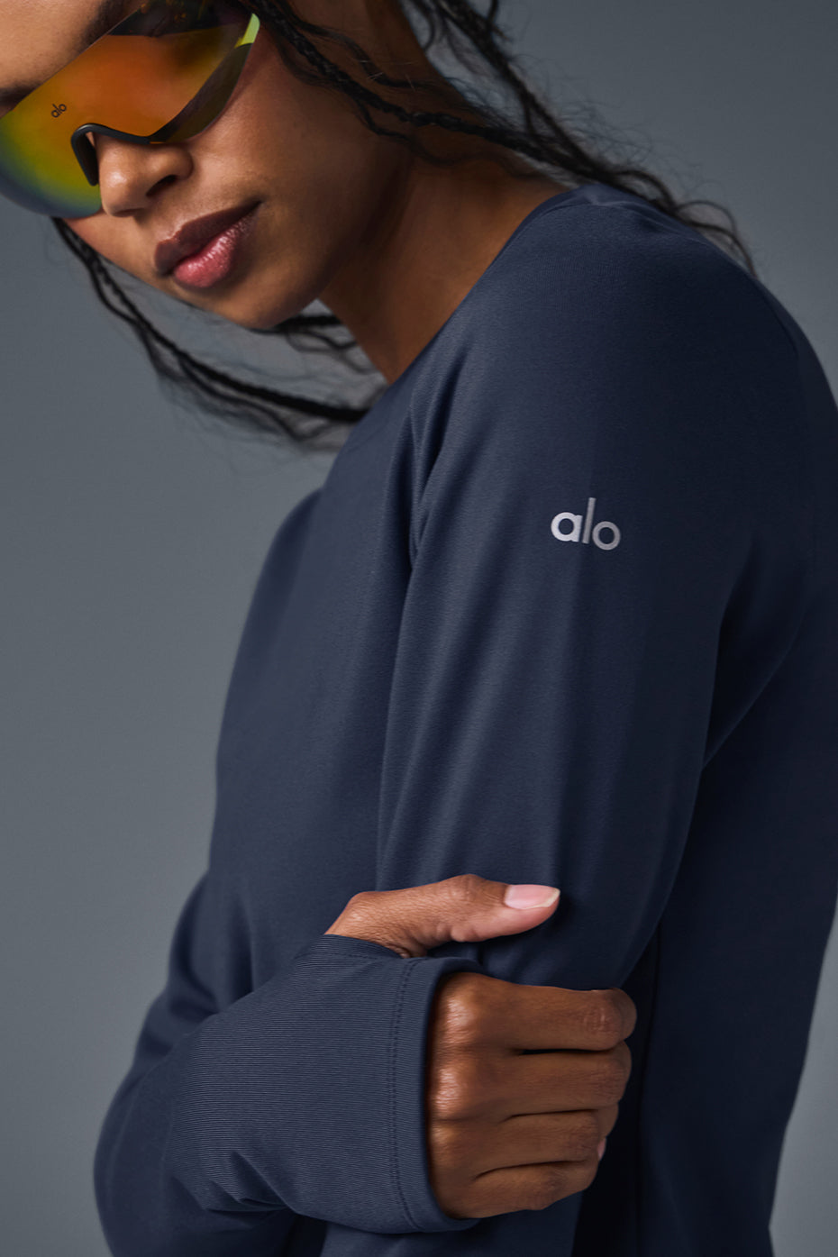 Alo Yoga Airbrush Winter Warm Nocturne Long Sleeve - Navy - imagen 5