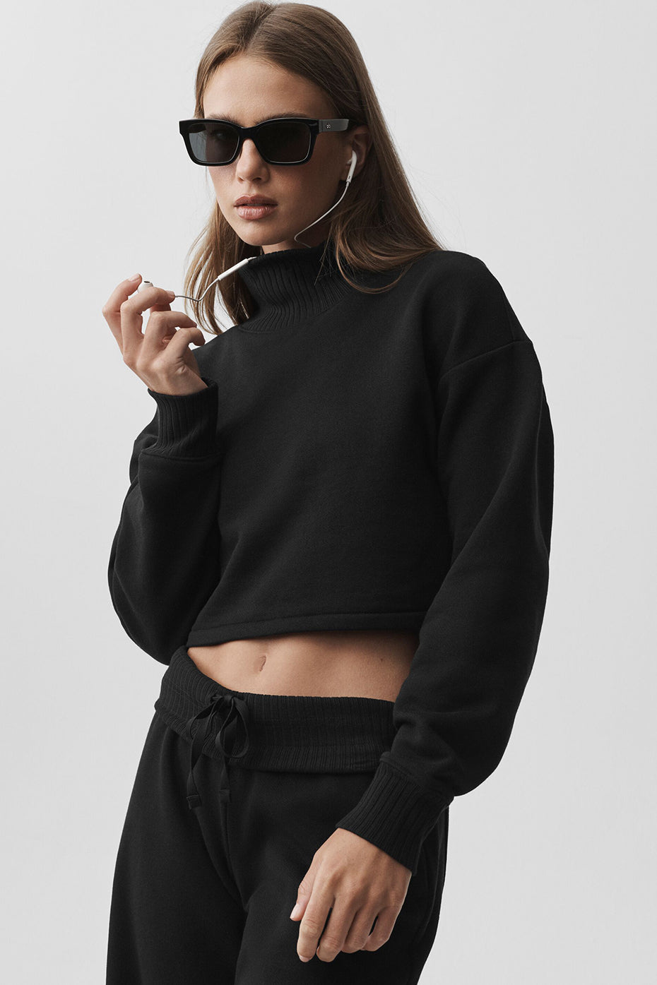Alo Yoga Cropped Serenity Coverup - Black - imagen 1