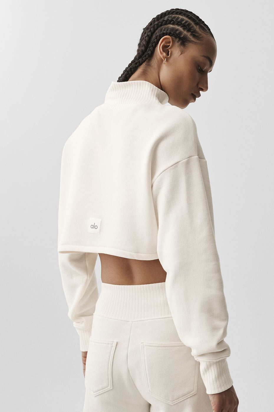 Alo Yoga Cropped Serenity Coverup - Ivory - imagen 3