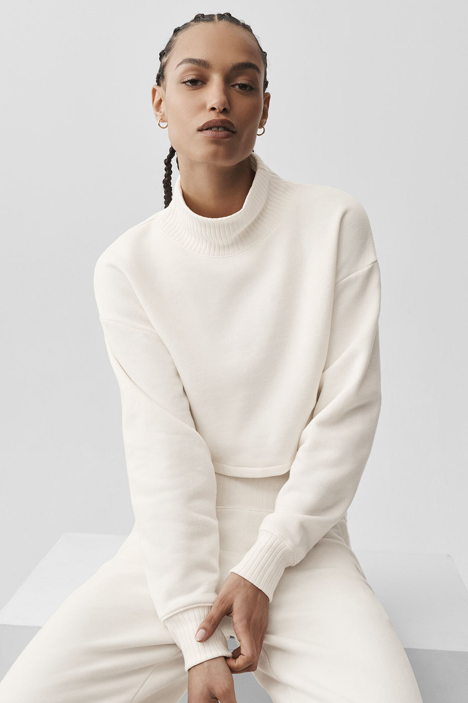 Alo Yoga Cropped Serenity Coverup - Ivory - imagen 4