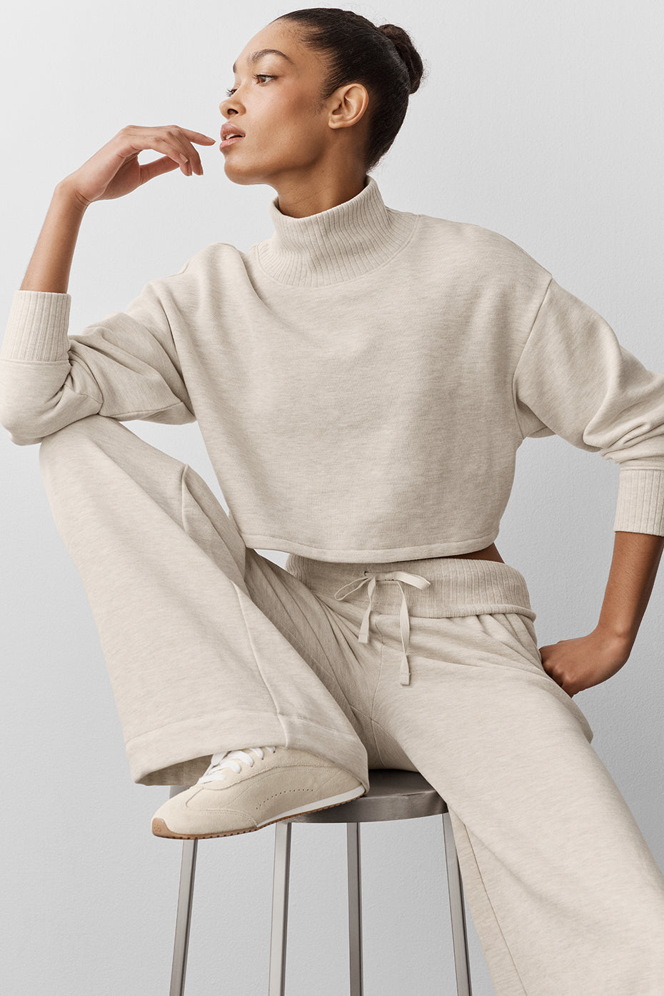 Alo Yoga Cropped Serenity Coverup - Oatmeal Heather - imagen 1