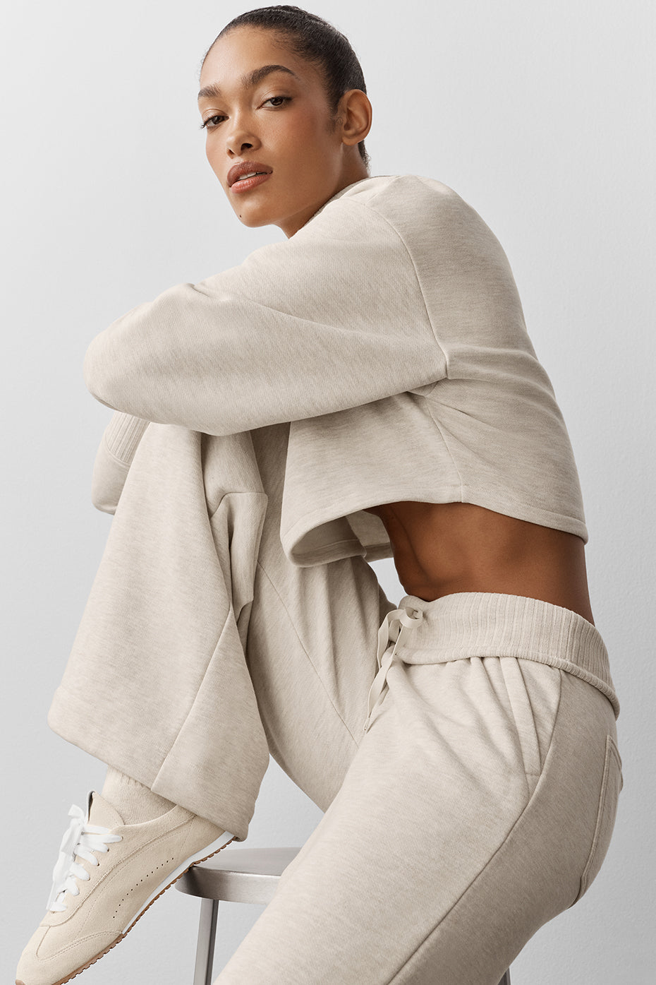 Alo Yoga Cropped Serenity Coverup - Oatmeal Heather - imagen 3