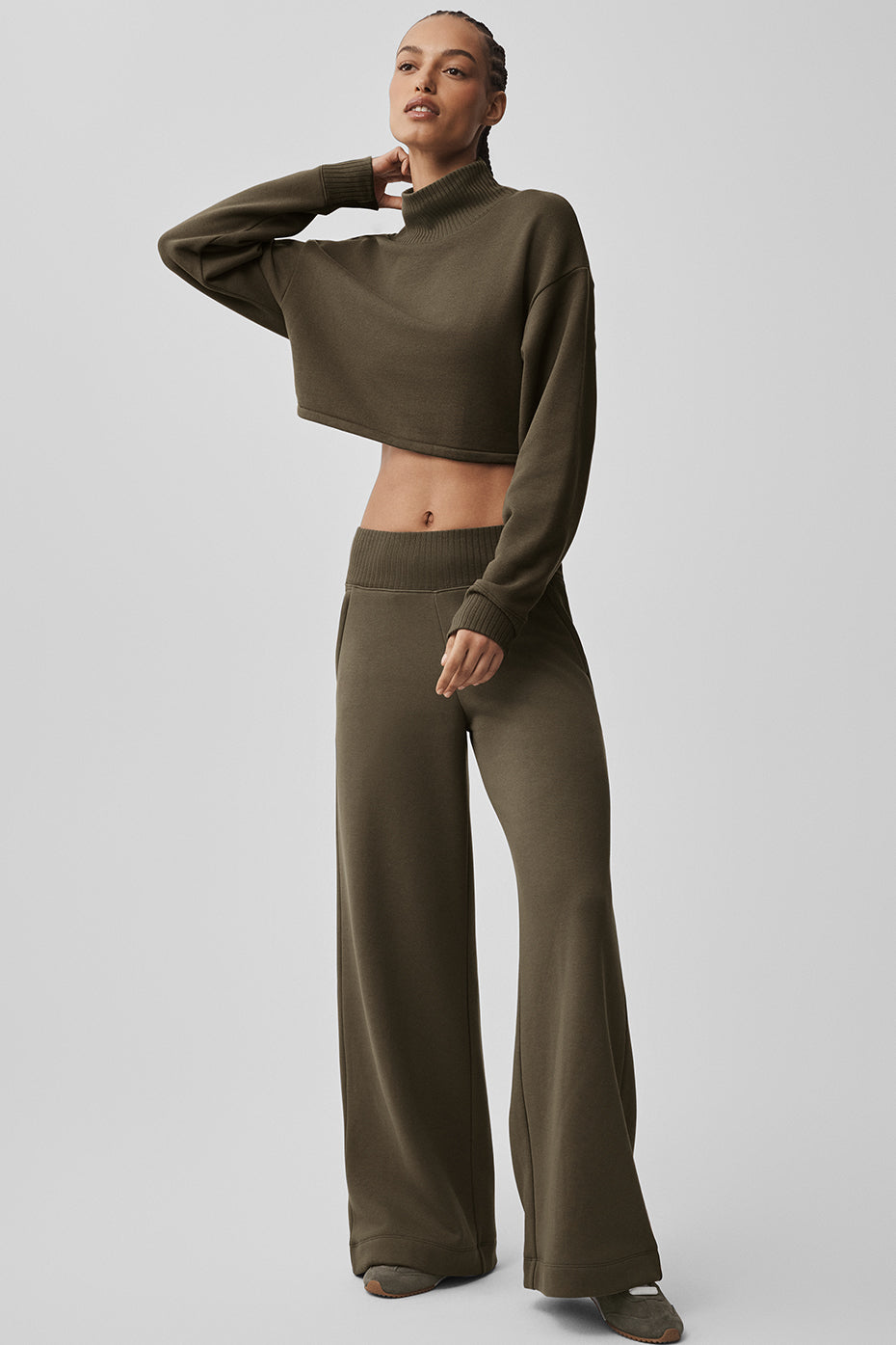 Alo Yoga Cropped Serenity Coverup - Olive Tree - imagen 6