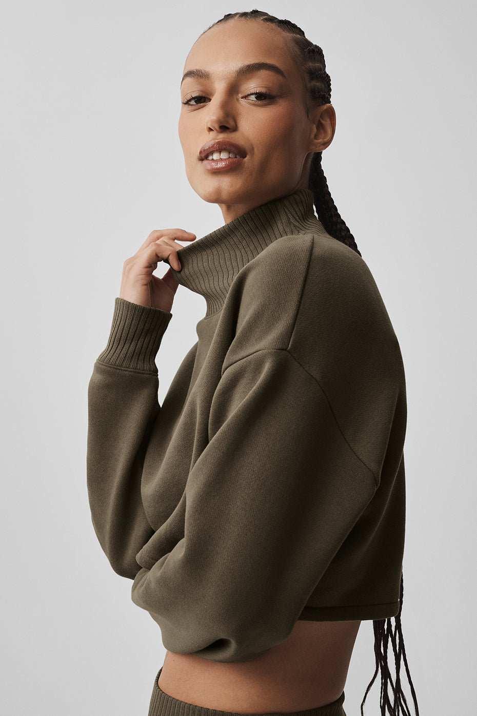 Alo Yoga Cropped Serenity Coverup - Olive Tree - imagen 4