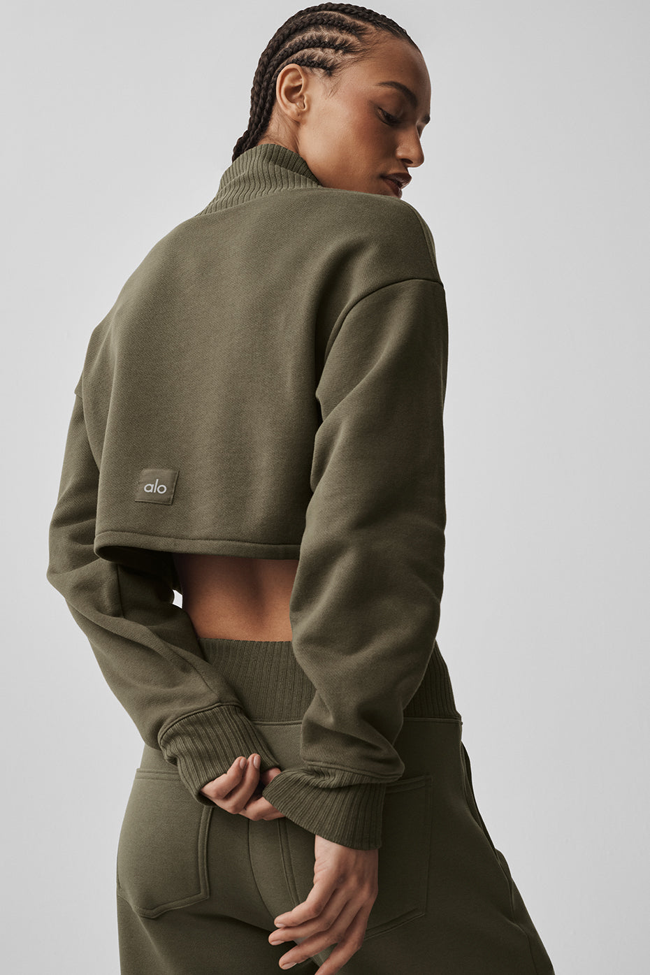 Alo Yoga Cropped Serenity Coverup - Olive Tree - imagen 2
