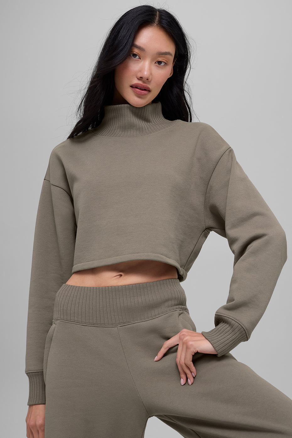 Alo Yoga Cropped Serenity Coverup - Light Cocoa - imagen 2