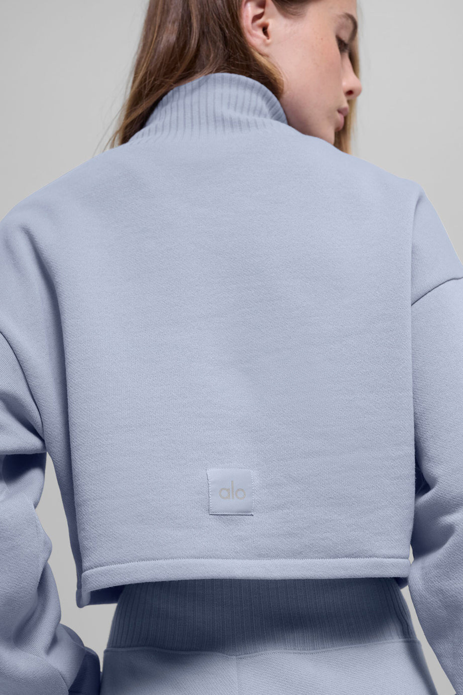 Alo Yoga Cropped Serenity Coverup - Winter Frost - imagen 4