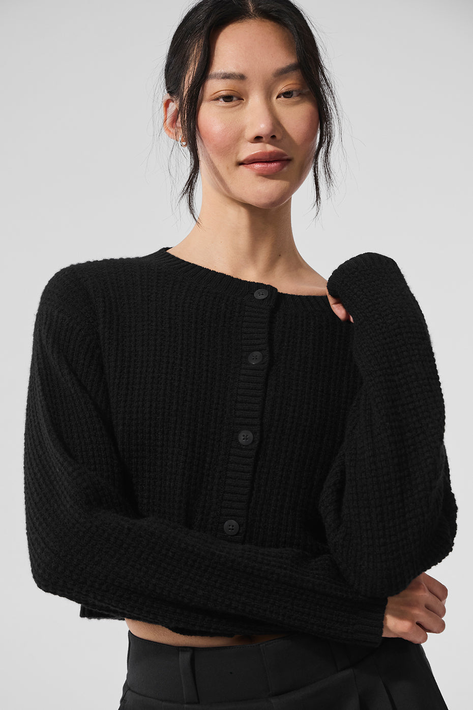 Alo Yoga Cashmere Plush Waffle Cardigan - Black - imagen 1