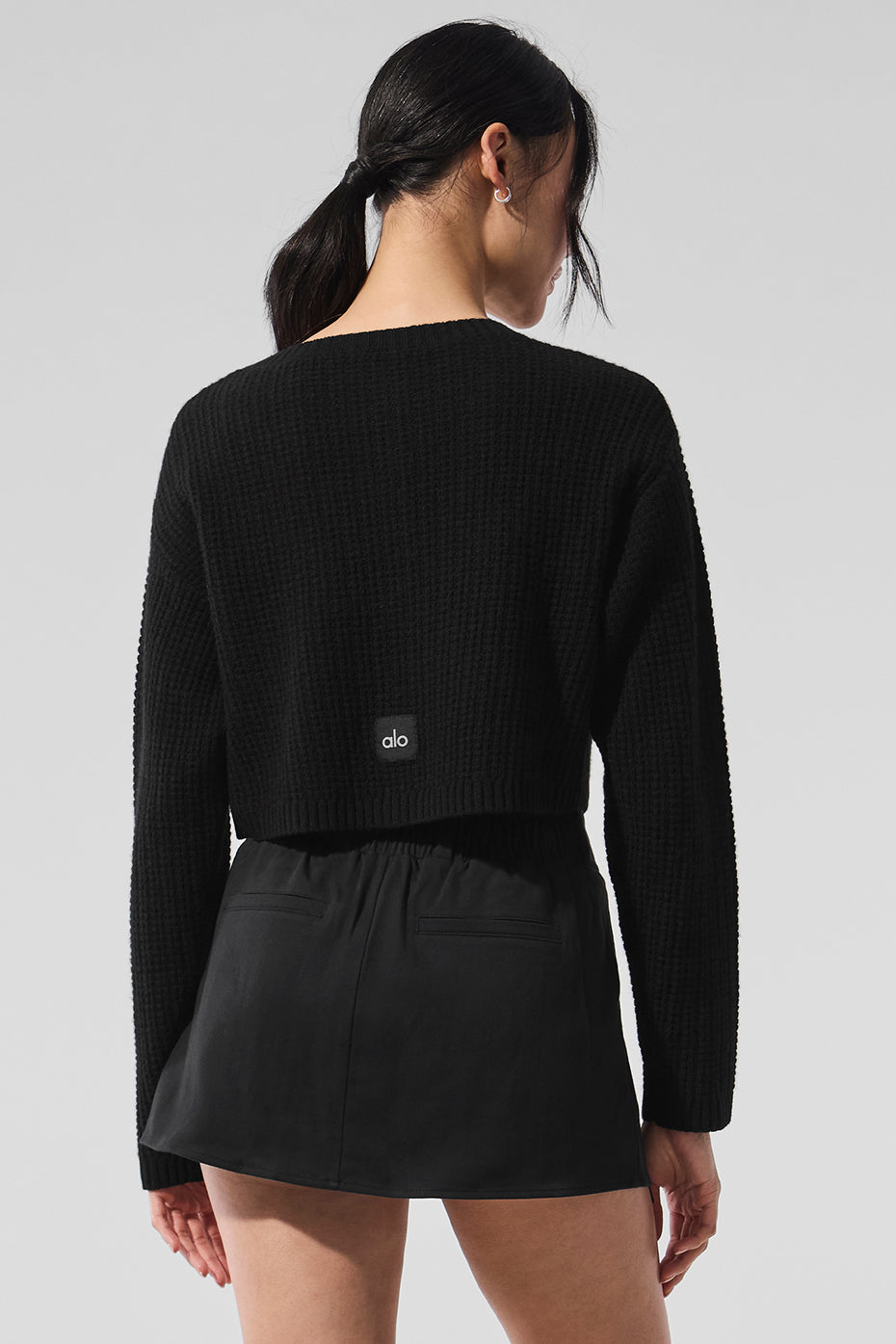 Alo Yoga Cashmere Plush Waffle Cardigan - Black - imagen 2
