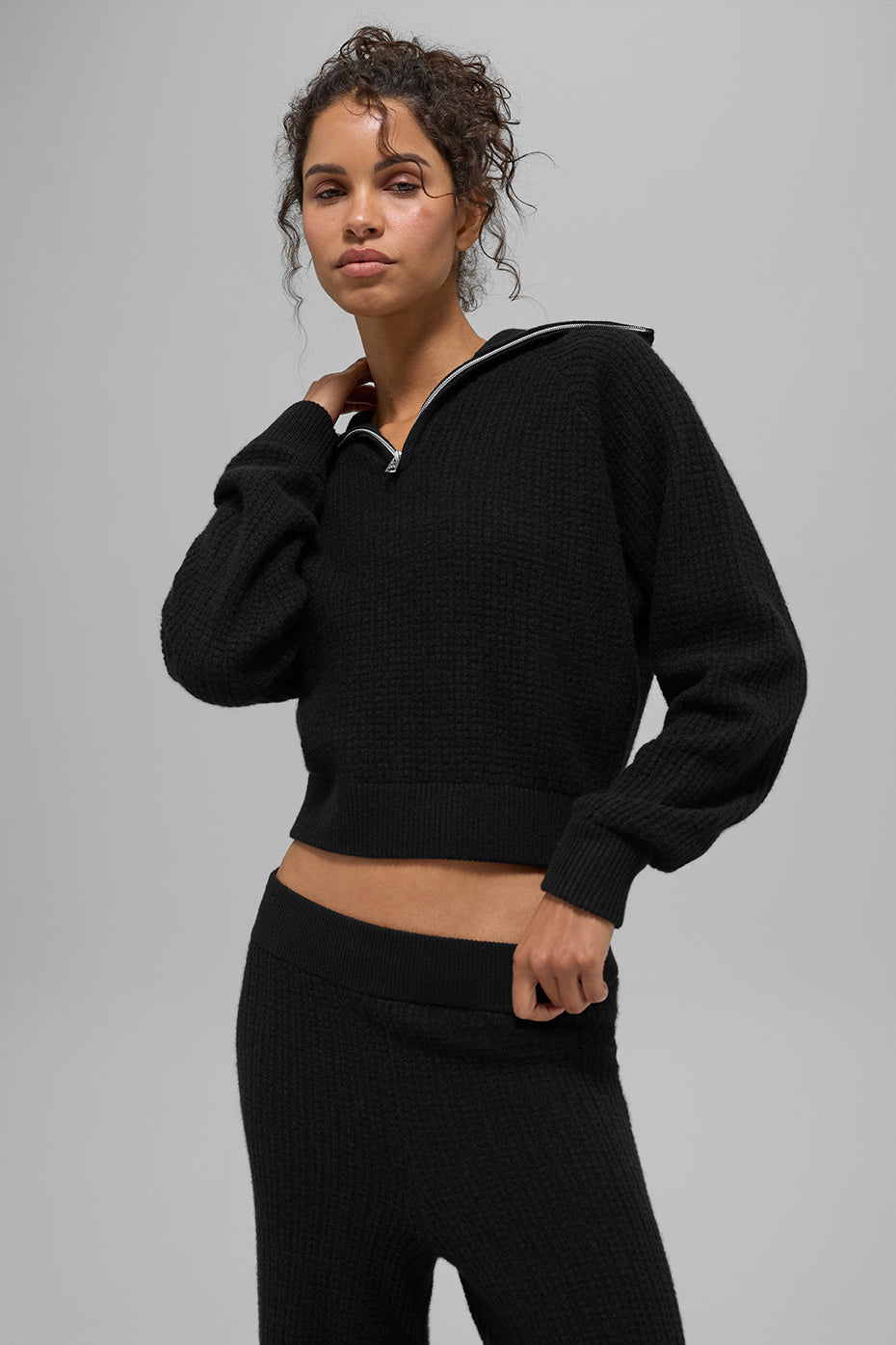 Alo Yoga Cashmere Plush Waffle 1/4 Zip Pullover - Black - imagen 1