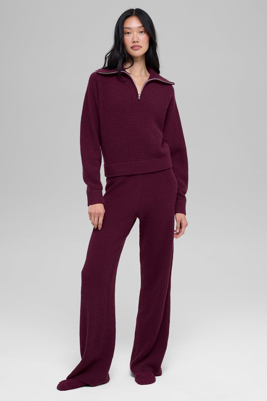 Alo Yoga Cashmere Plush Waffle 1/4 Zip Pullover - Burgundy - imagen 5