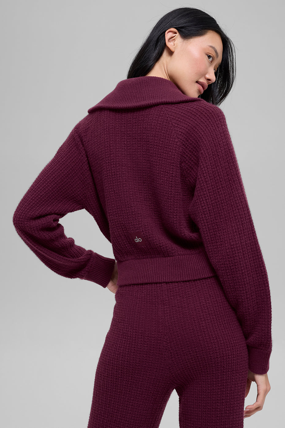Alo Yoga Cashmere Plush Waffle 1/4 Zip Pullover - Burgundy - imagen 2