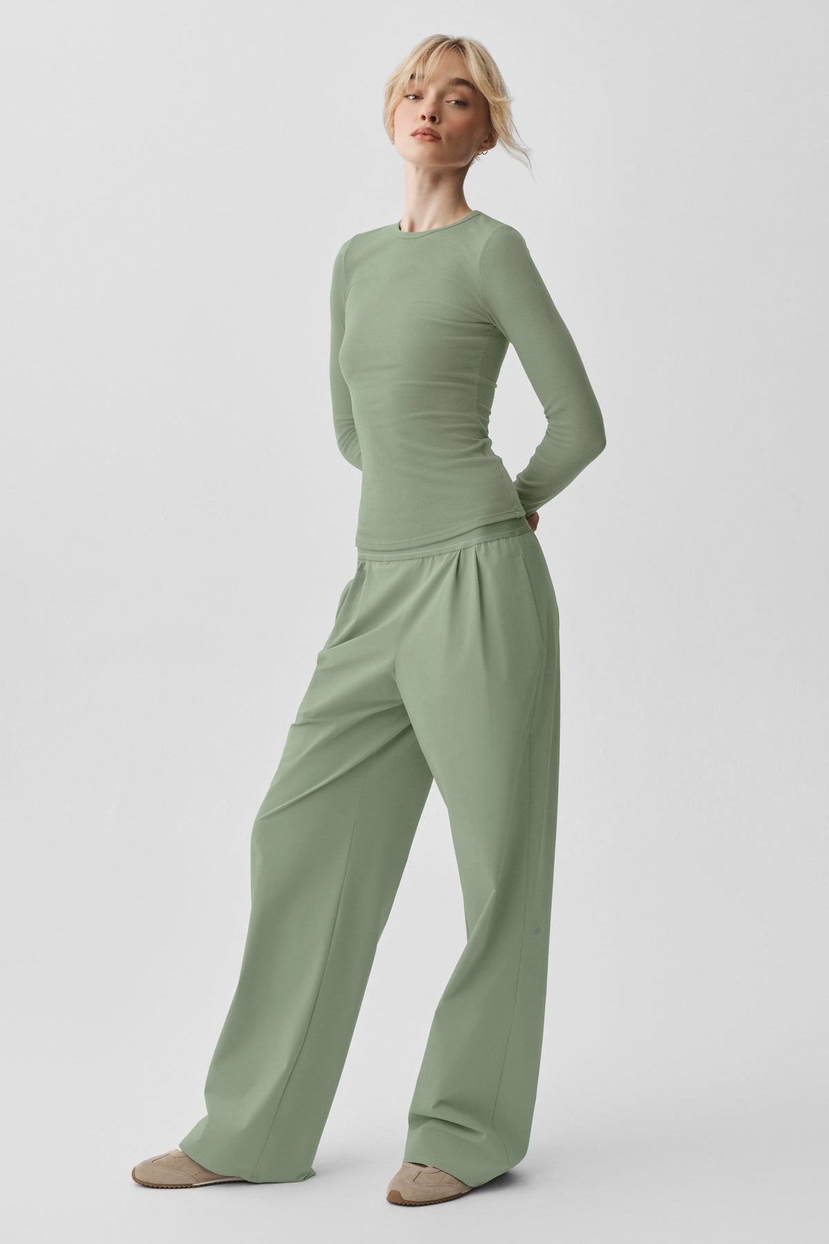 Alo Yoga Ribbed Modal Long Sleeve - Dune Grass - imagen 4