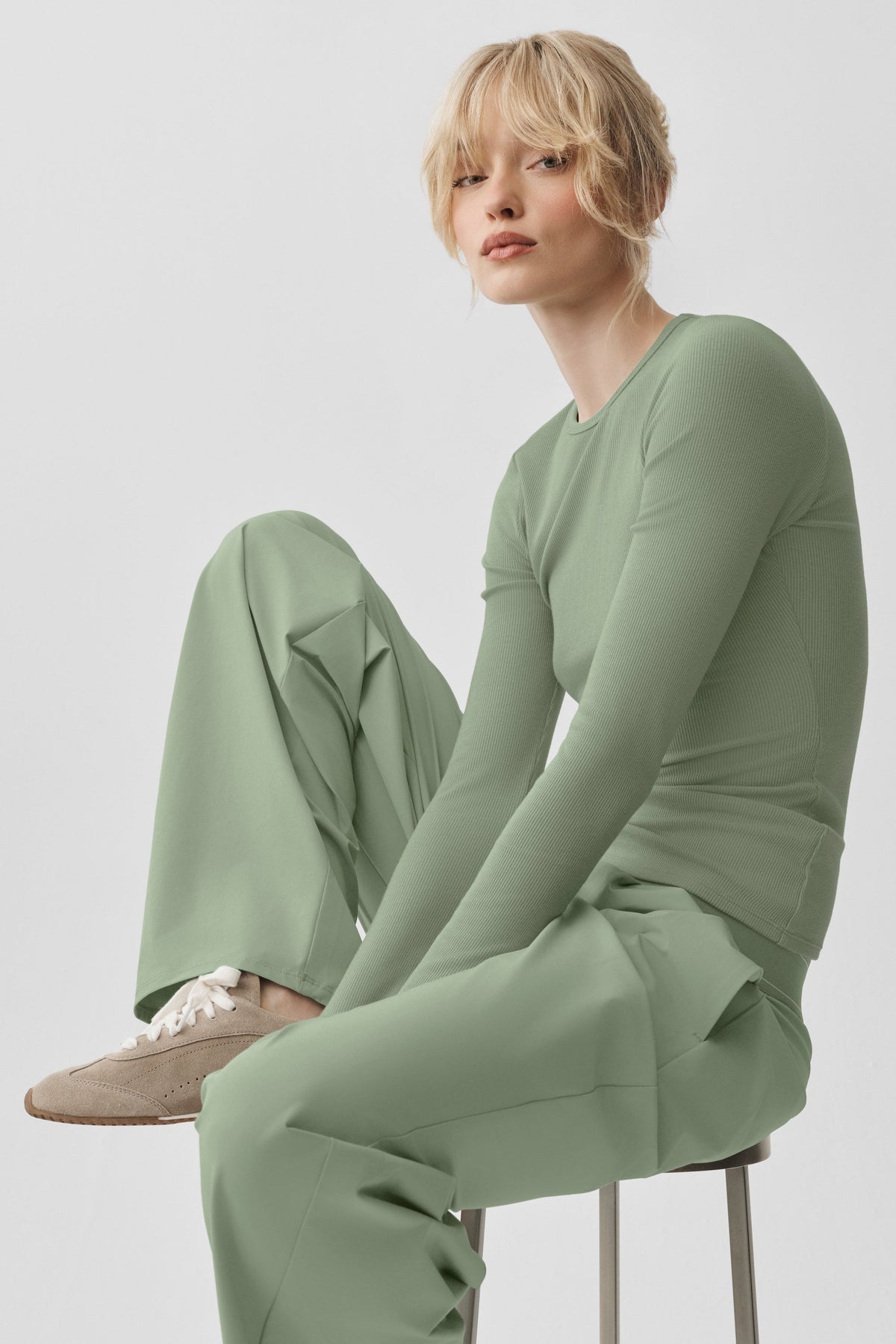 Alo Yoga Ribbed Modal Long Sleeve - Dune Grass - imagen 3