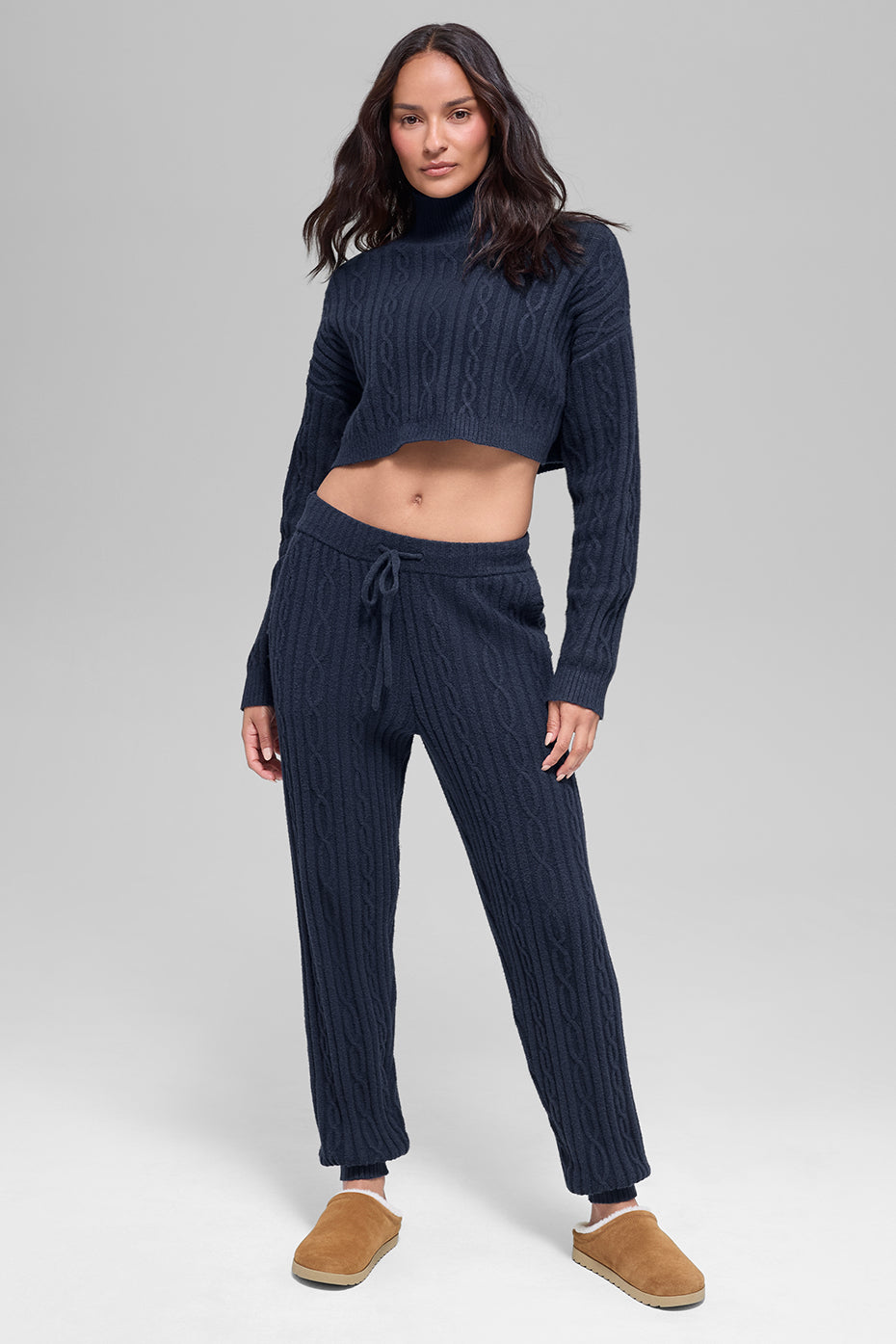 Alo Yoga Cable Knit Cropped Winter Bliss Turtleneck Long Sleeve - Navy - imagen 5