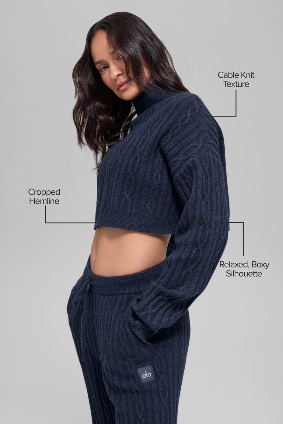 Alo Yoga Cable Knit Cropped Winter Bliss Turtleneck Long Sleeve - Navy - imagen 2
