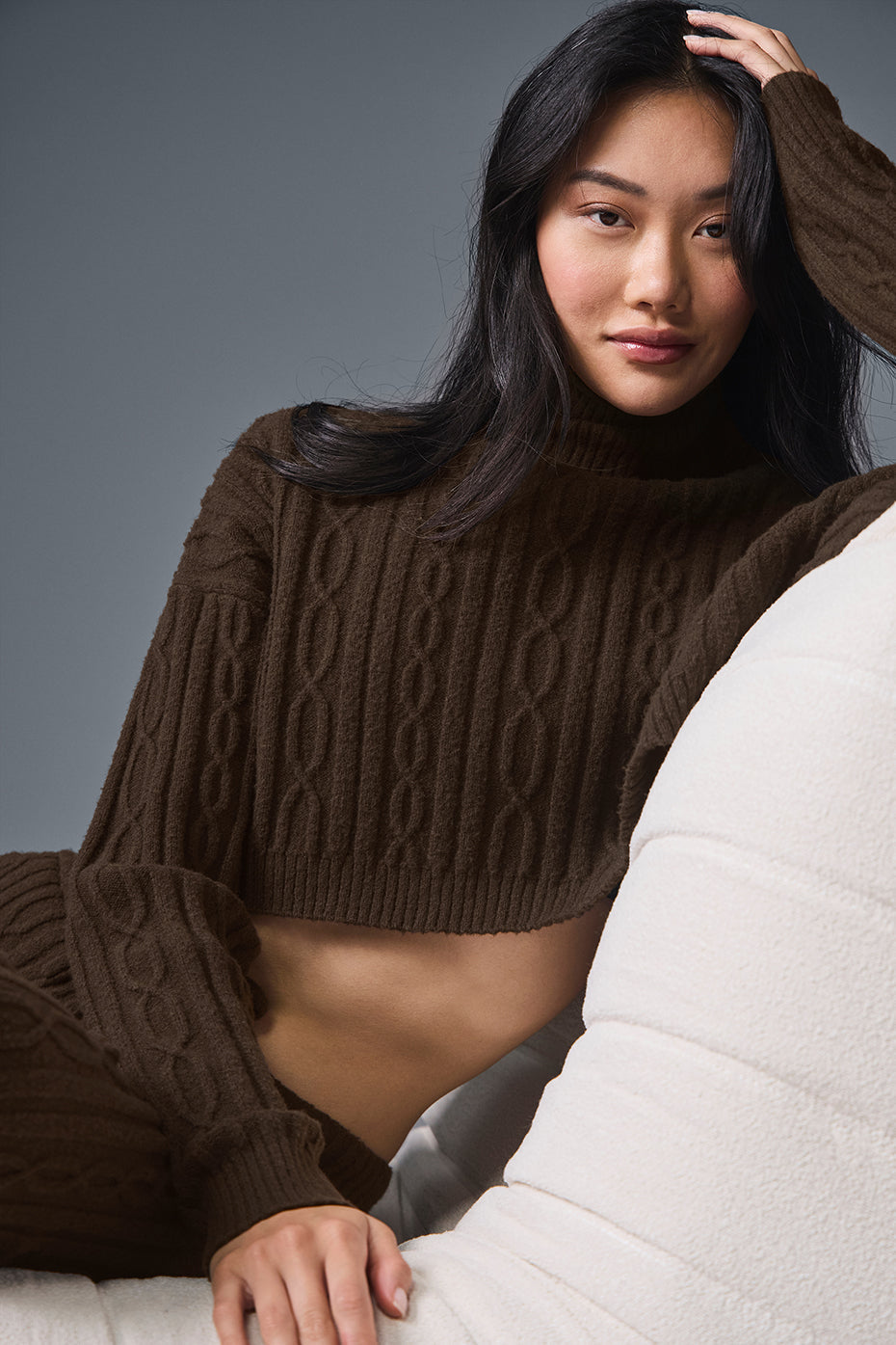 Alo Yoga Cable Knit Cropped Winter Bliss Turtleneck Long Sleeve - Espresso - imagen 1
