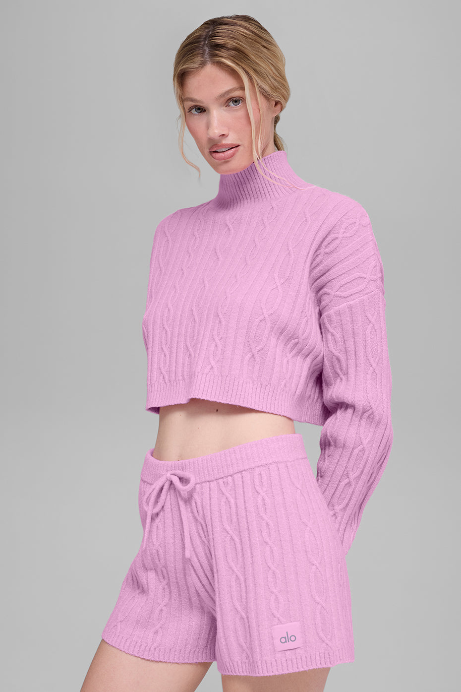 Alo Yoga Cable Knit Cropped Winter Bliss Turtleneck Long Sleeve - Candy Heart Pink - imagen 4