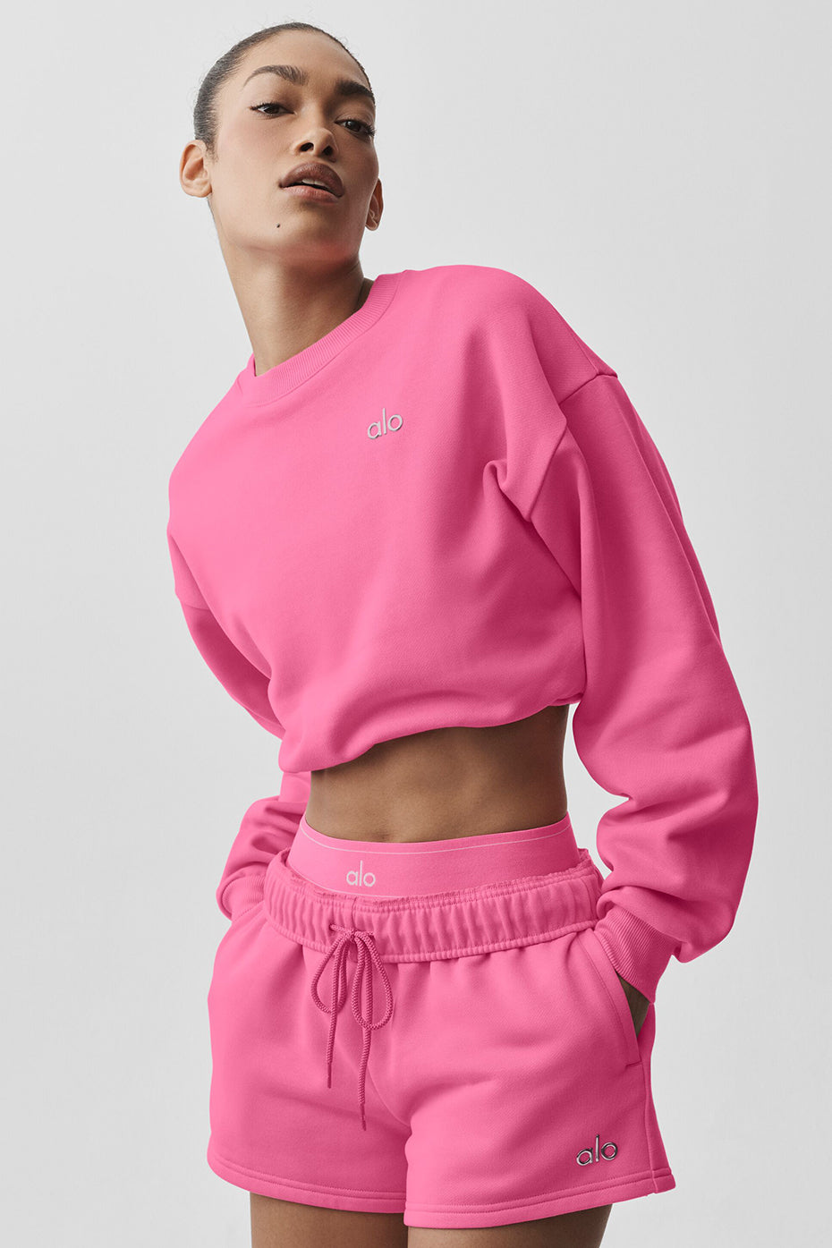 Alo Yoga Cropped Accolade Crewneck - Paradise Pink - imagen 3