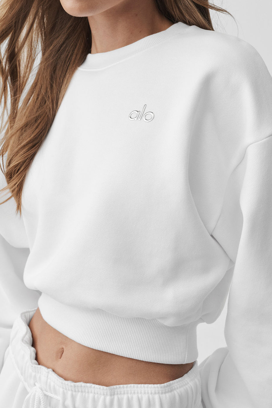 Alo Yoga Cropped Accolade Crewneck - White - imagen 4