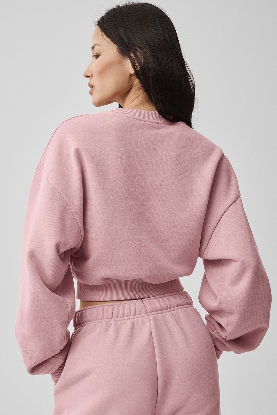 Alo Yoga Cropped Accolade Crewneck - Vintage Pink - imagen 2