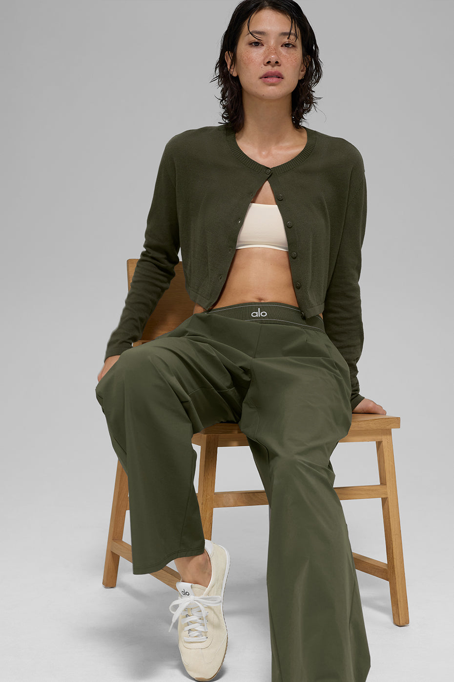 Alo Yoga Supernatural Sweater Cardigan - Green Olive - imagen 5