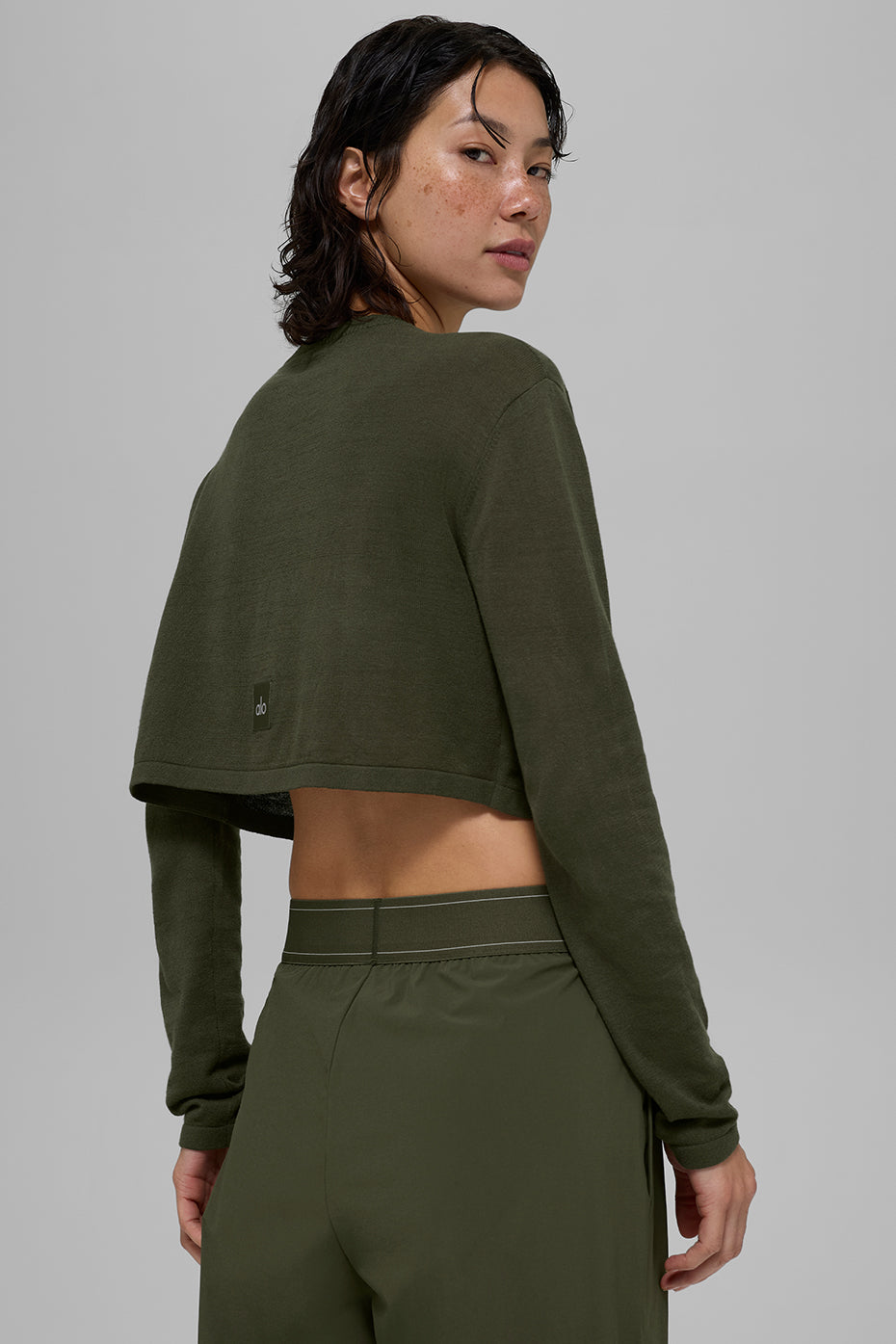 Alo Yoga Supernatural Sweater Cardigan - Green Olive - imagen 2