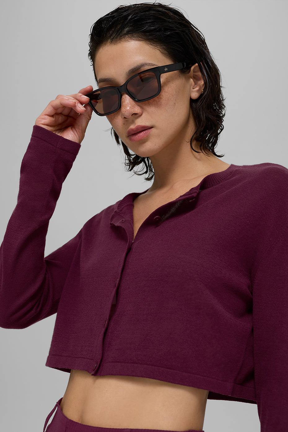 Alo Yoga Supernatural Sweater Cardigan - Burgundy - imagen 3