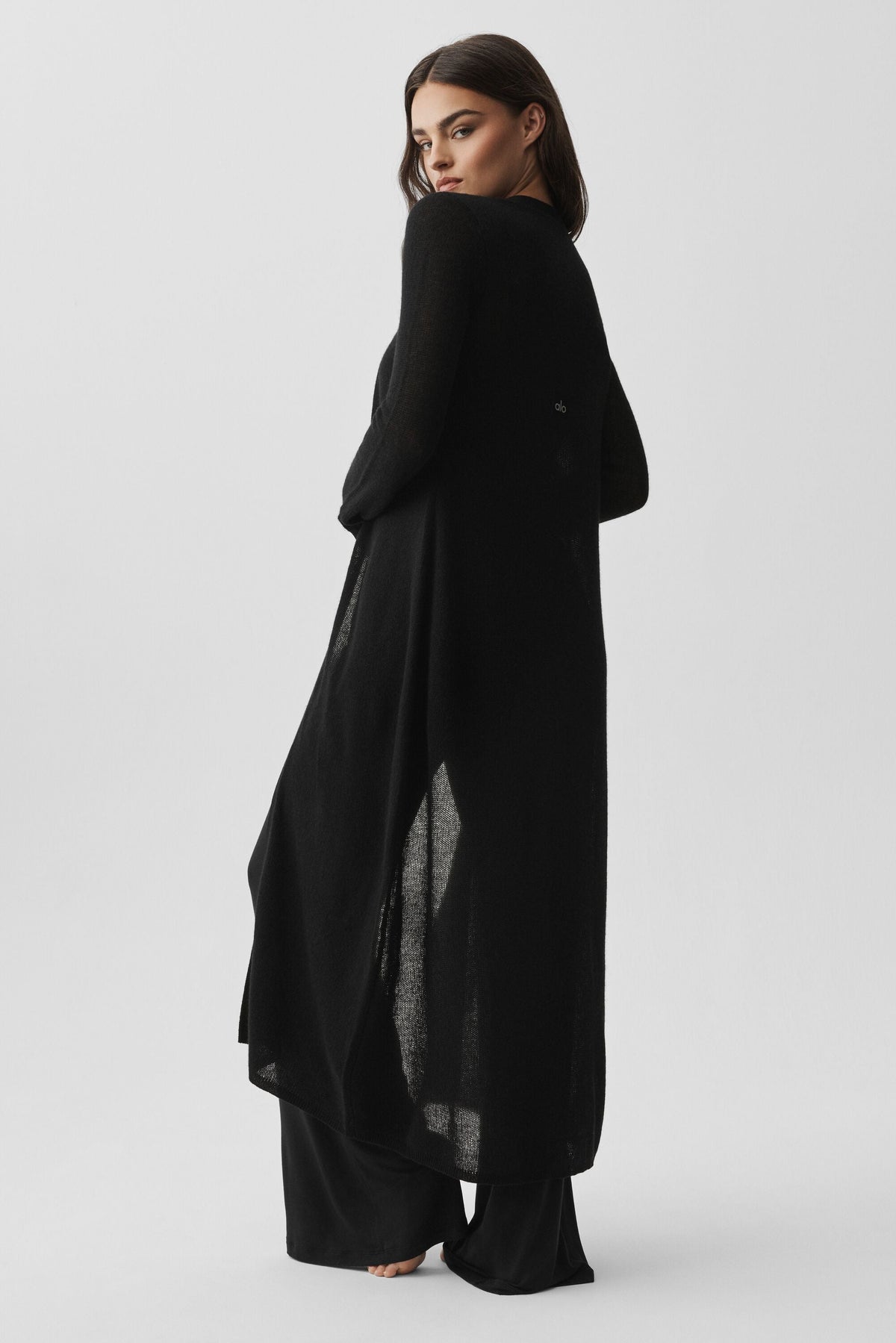Alo Yoga Sheer Cashmere Long Cardigan - Black - imagen 4