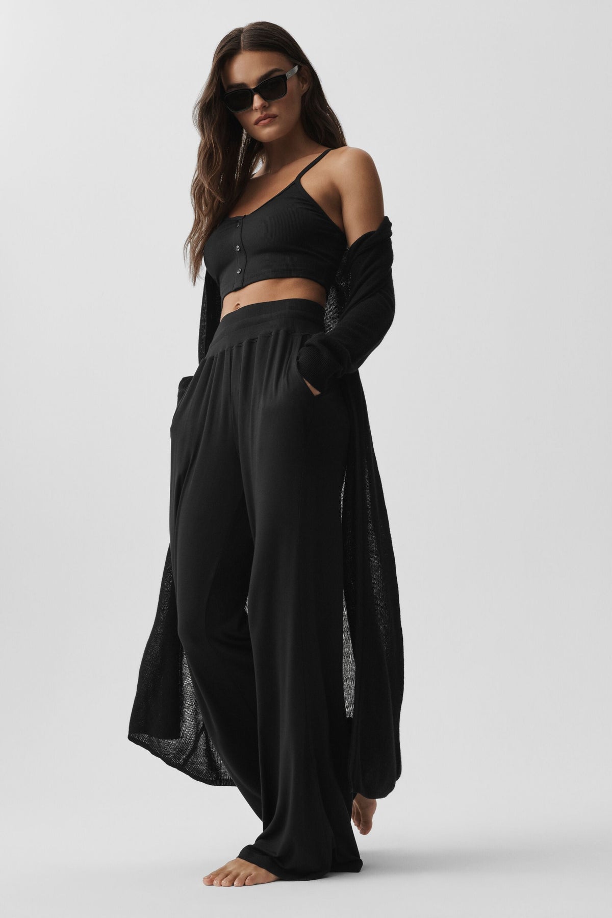 Alo Yoga Sheer Cashmere Long Cardigan - Black - imagen 3