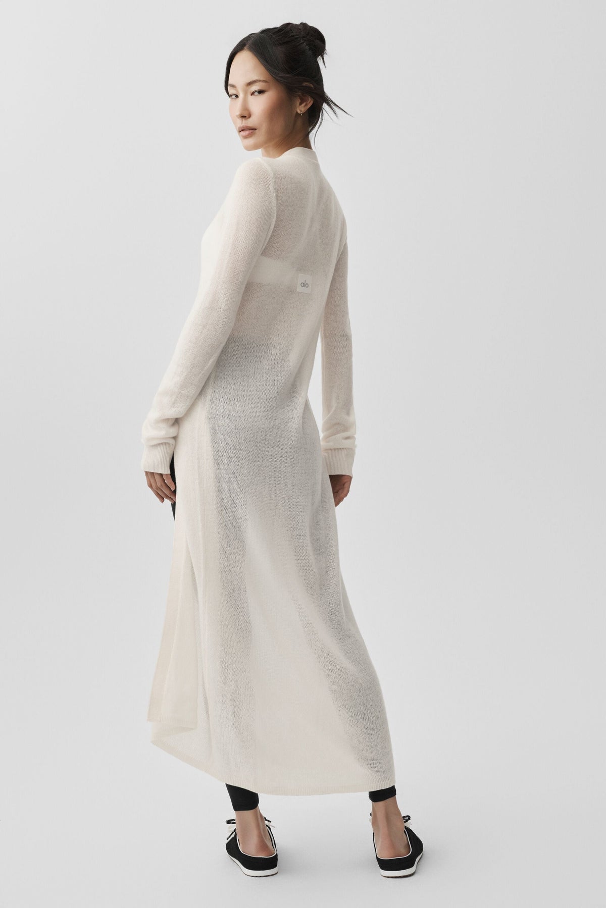 Alo Yoga Sheer Cashmere Long Cardigan - Ivory - imagen 5