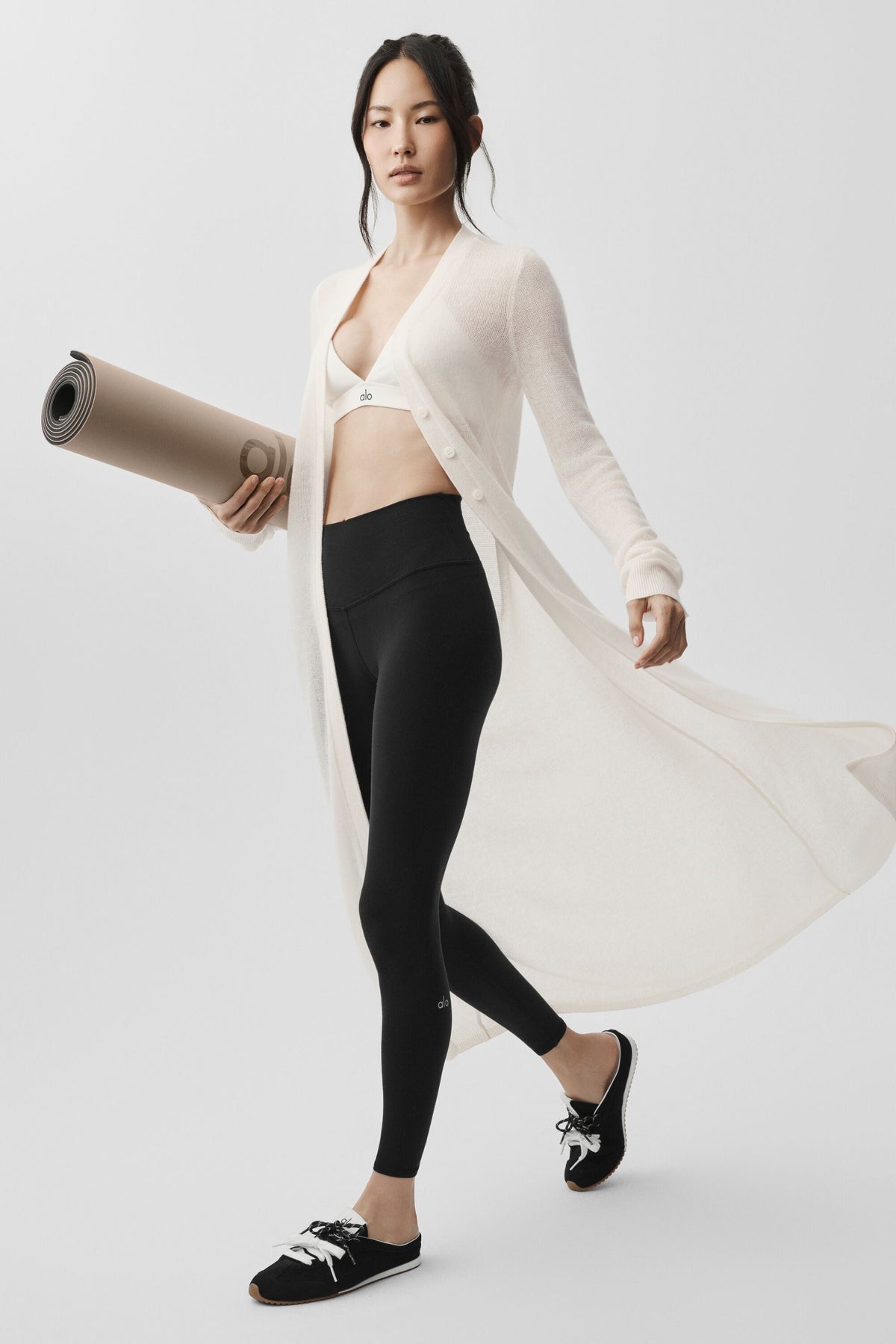 Alo Yoga Sheer Cashmere Long Cardigan - Ivory - imagen 4