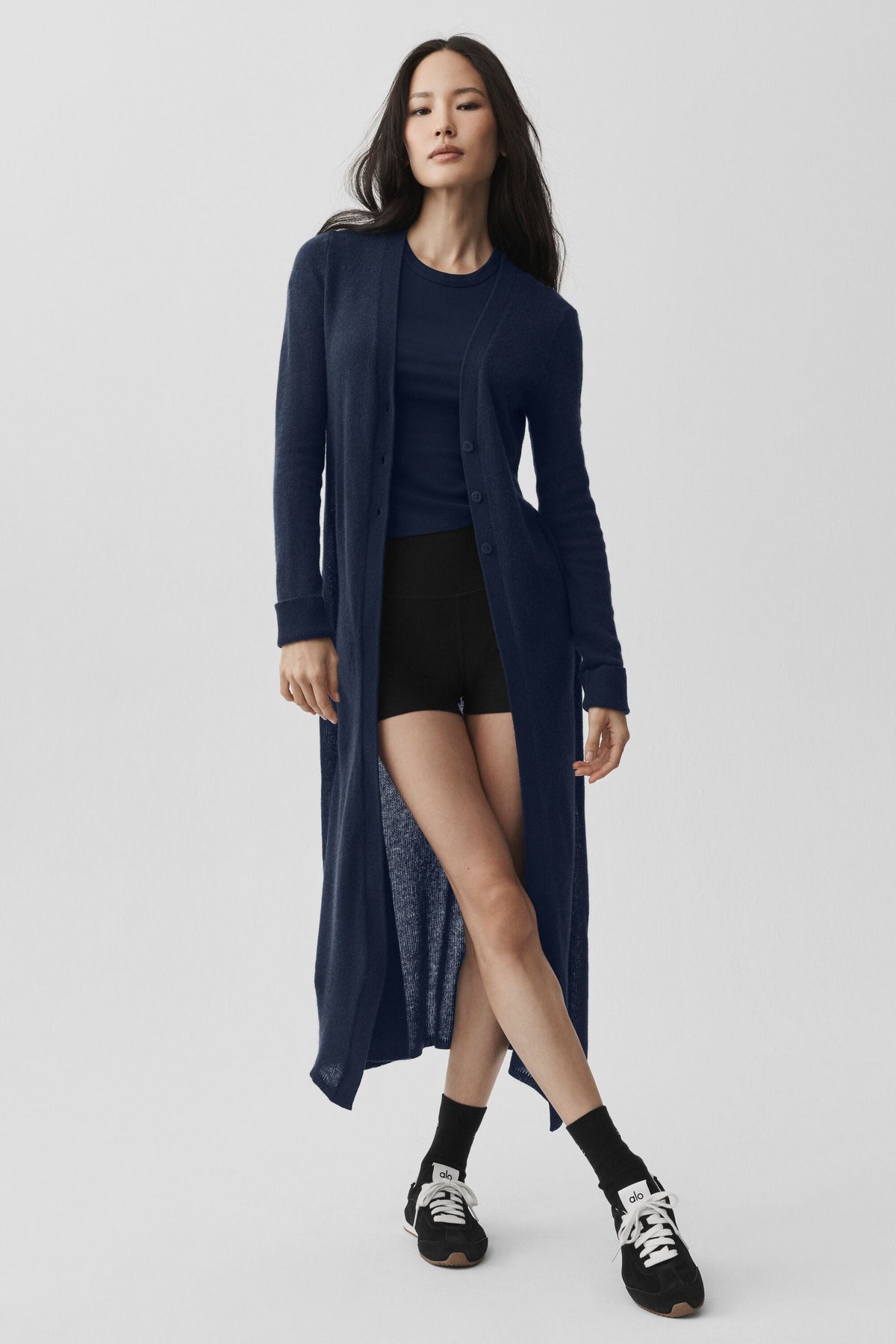 Alo Yoga Sheer Cashmere Long Cardigan - Navy - imagen 5