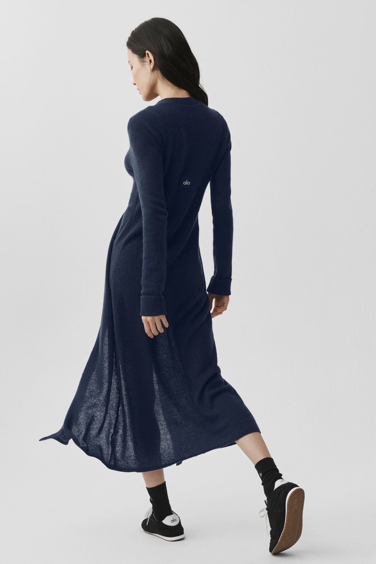 Alo Yoga Sheer Cashmere Long Cardigan - Navy - imagen 3