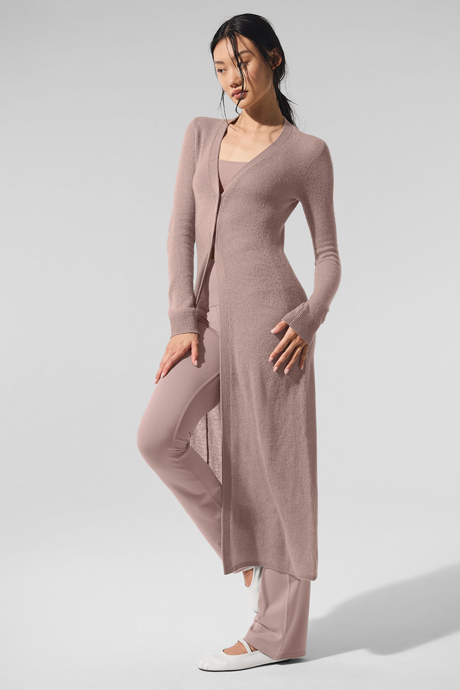 Alo Yoga Sheer Cashmere Long Cardigan - Taupe - imagen 6