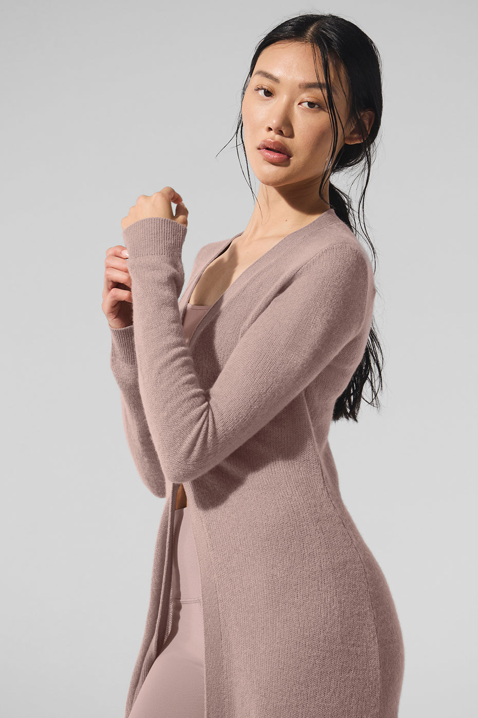 Alo Yoga Sheer Cashmere Long Cardigan - Taupe - imagen 4