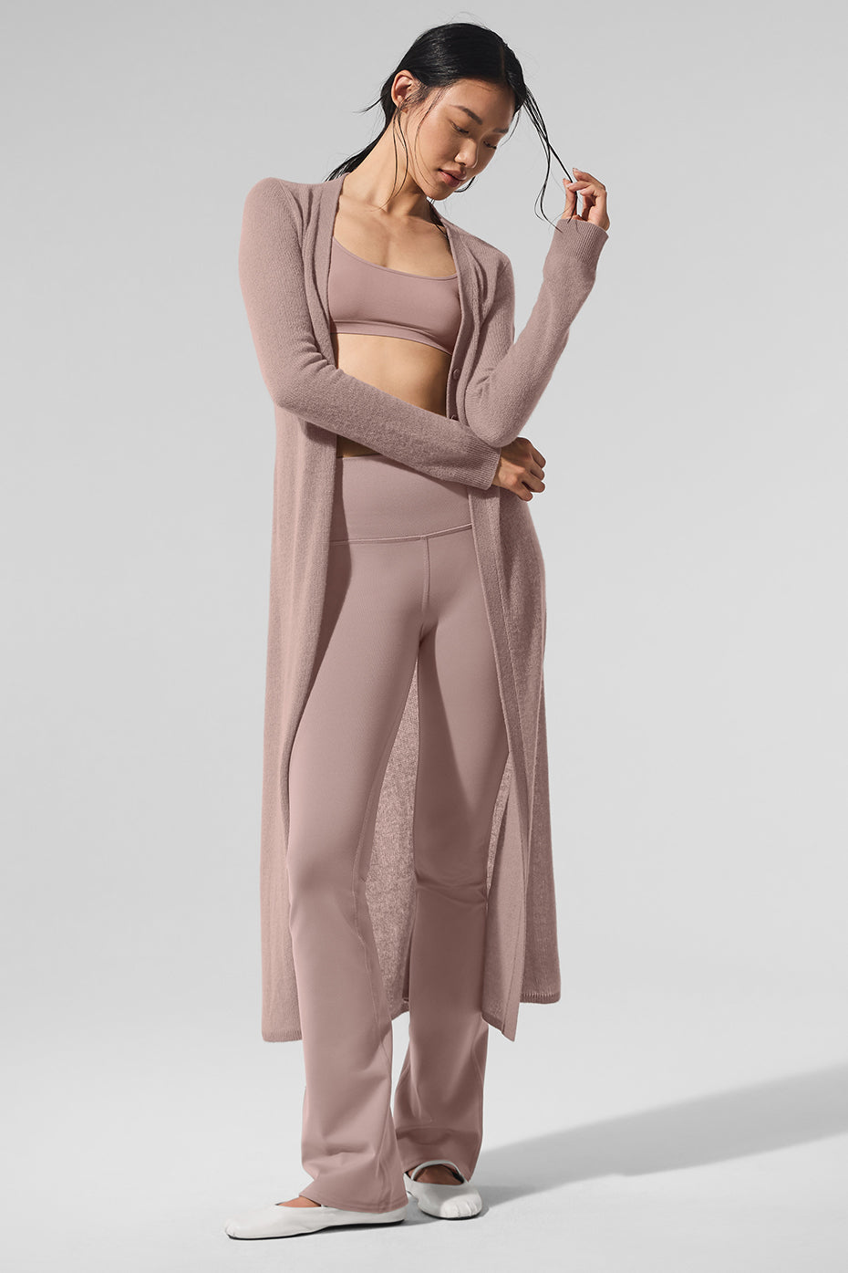 Alo Yoga Sheer Cashmere Long Cardigan - Taupe - imagen 5