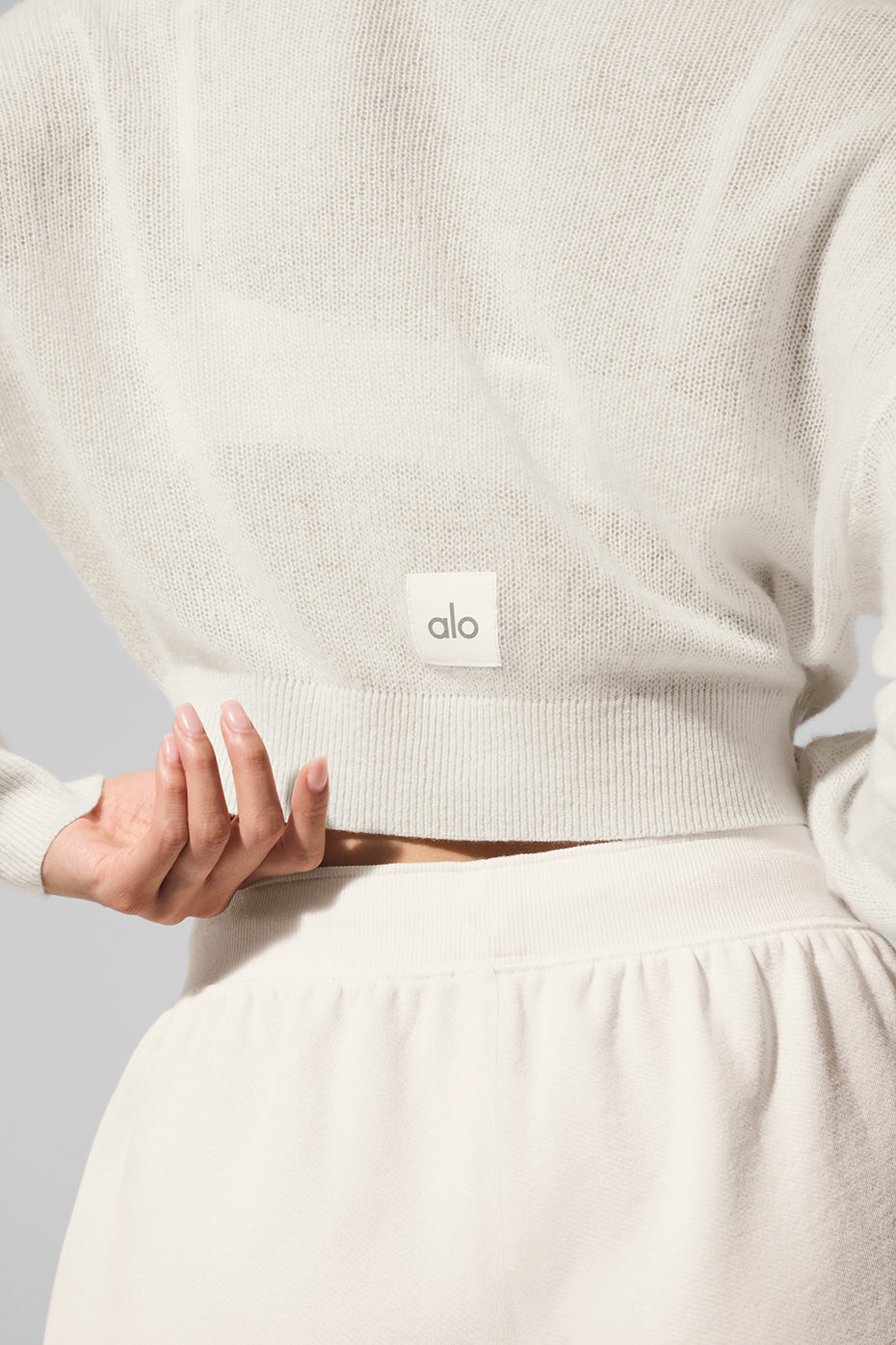 Alo Yoga Sheer Cashmere Cropped Cardigan - Ivory - imagen 4