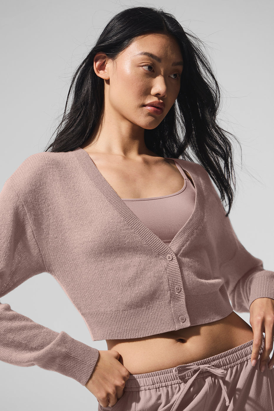 Alo Yoga Sheer Cashmere Cropped Cardigan - Taupe - imagen 2