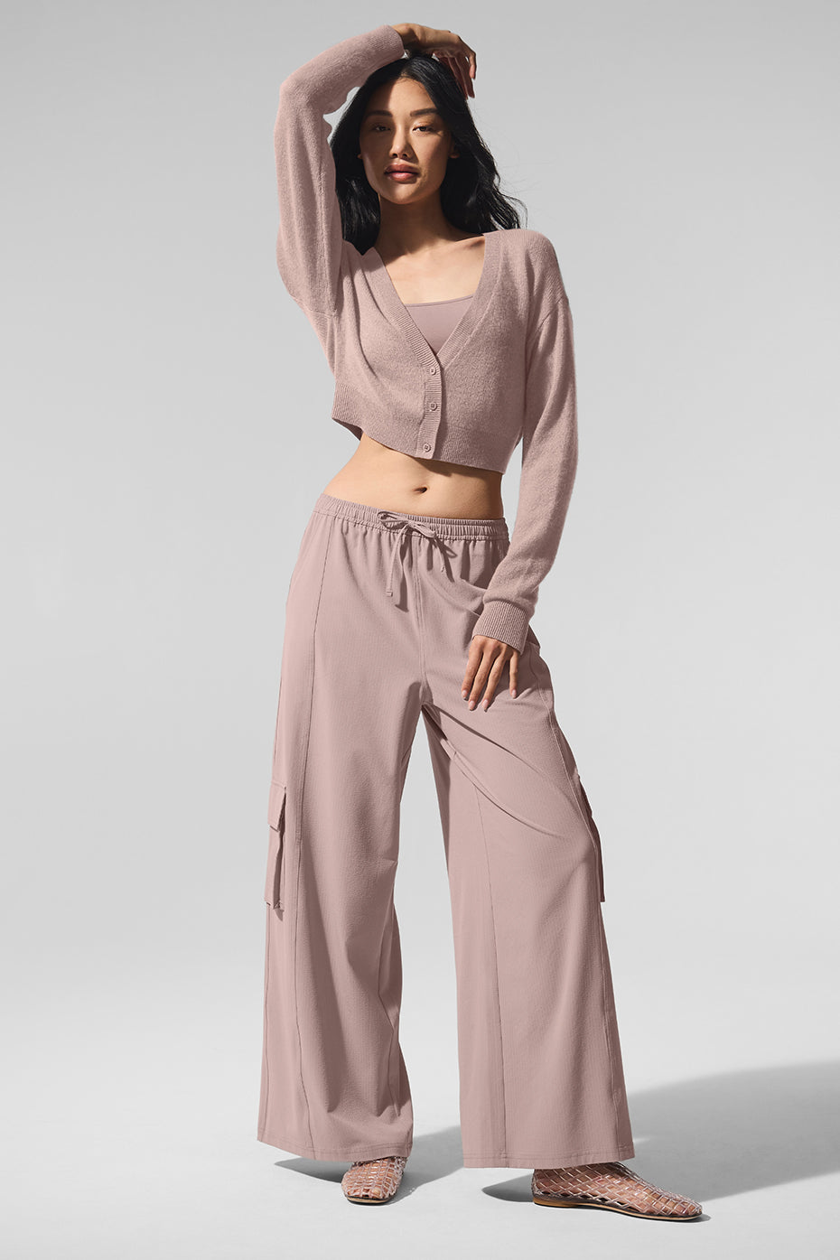 Alo Yoga Sheer Cashmere Cropped Cardigan - Taupe - imagen 4
