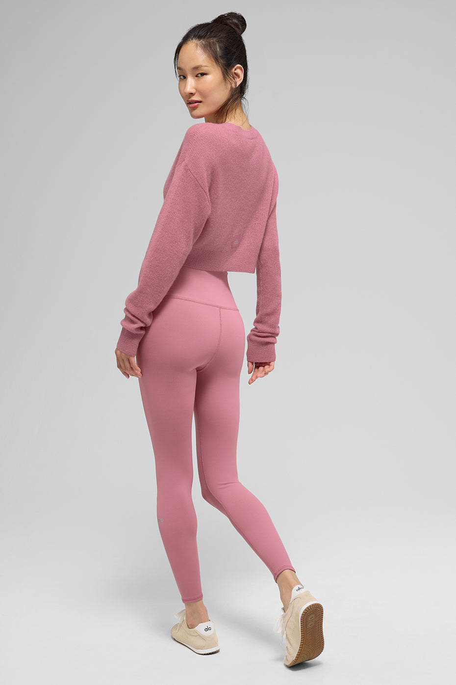 Alo Yoga Sheer Cashmere Cropped Cardigan - Pink Wild Rose - imagen 4