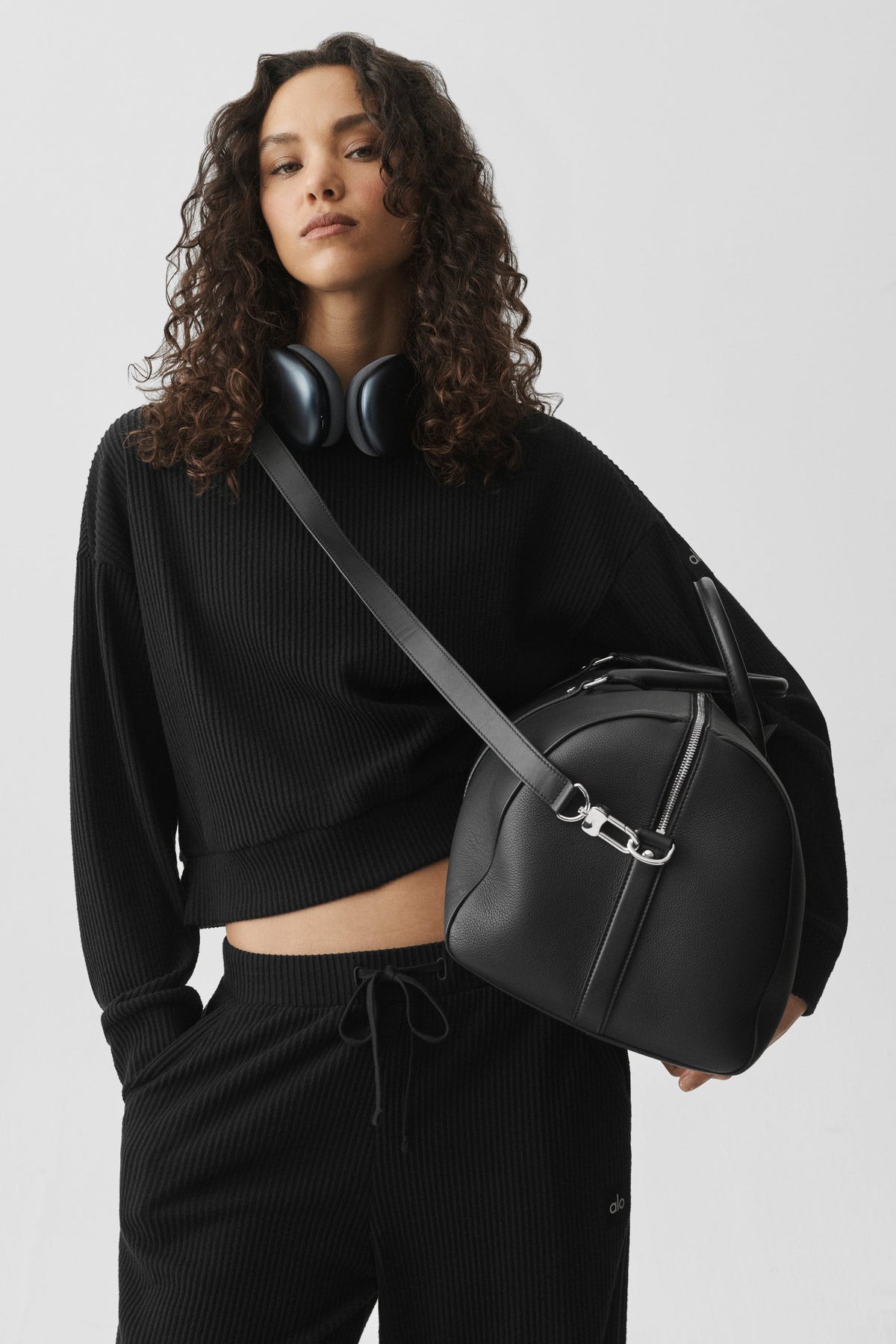 Alo Yoga Muse Crew Neck Pullover - Black - imagen 4